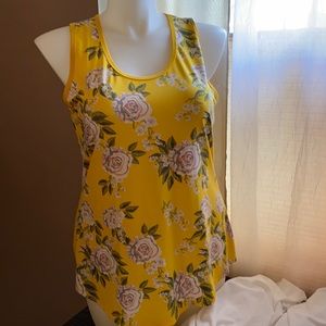 5/$20 Very cute bright fun top
